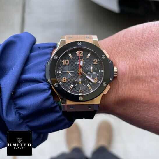 Hublot Big Bang Steel Rose 301.PB.131.RX Replica 6 Hublot Big Bang Gold Case Black Bezel Replica red second hand on the wrist