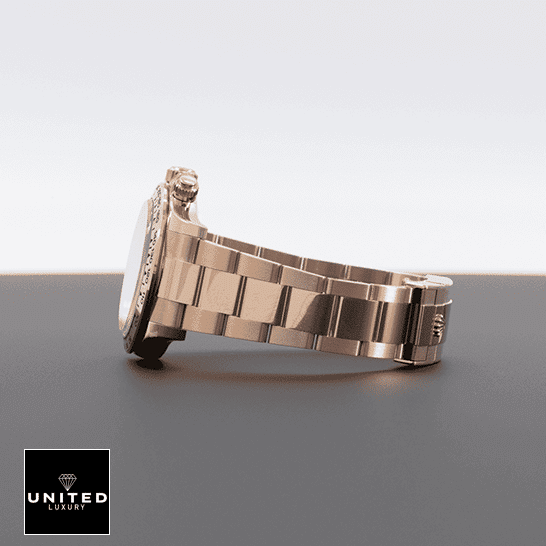 Rolex Daytona Cosmograph Brown Dial 116505-0013 Oyster Replica 4 Rolex Daytona 116505-0013 S.Steel Oyster Bracelet Replica on the table