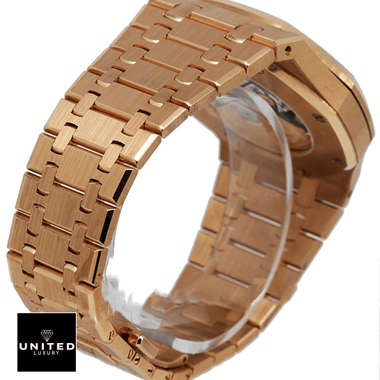 Audemars Piguet Royal Oak 15400OR.OO.1220OR.03 Replica 6 Audemars Piguet Royal Oak Gold Bracelet Replica upside view white background