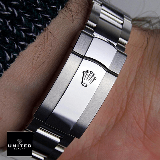 Datejust Dark Grey Replica 6 Rolex 279160 Stainless Steel Oyster Bracelet Clasp Replica on the man wrist