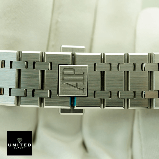 Audemars Piguet Royal Oak 15451ST.ZZ.1256ST.03 Replica 5 Audemars Piguet Royal Oak 15451ST Stainless Steel Replica on the hand