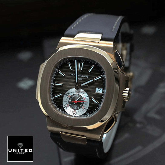 Patek Philippe Nautilus Rose Leather Replica 1 Patek Philippe Nautilus Rose Gold 5712R-0001 Replica front view