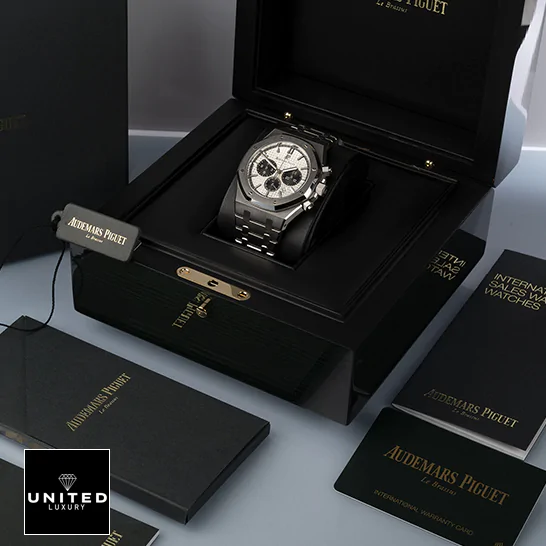 AP 26331 Replica 4 audemars_piguet_royal_oak_white_dial_26331ST.OO_.1220ST.03_man_right