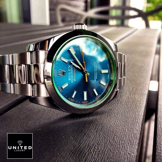 Rolex Milgauss 116400GV-0002 Blue Dial Replica 6 Rolex Milgauss 116400GV-0002 Oyster Bracelet Replica on the table