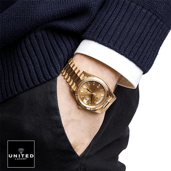 Rolex Presidential Yellow Gold 228238-0003 Replica 2 the gold Rolex Day Date watch on the man