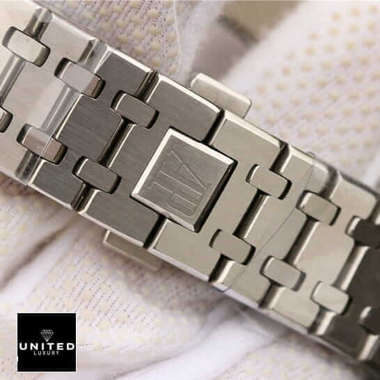 Audemars Piguet Royal Oak Chronograph 26320ST.OO.1220ST.01 Replica 4 Audemars Piguet Royal Oak Stainless Steel Bracelet Replica on the white glove hand