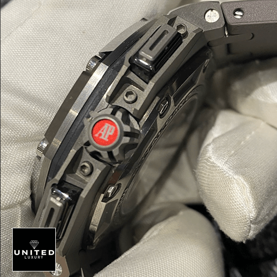 AP Schumacher Titanium Replica 5 Audemars Piguet Roytal Oak Carbon Replica red crwon and on the white glove hand