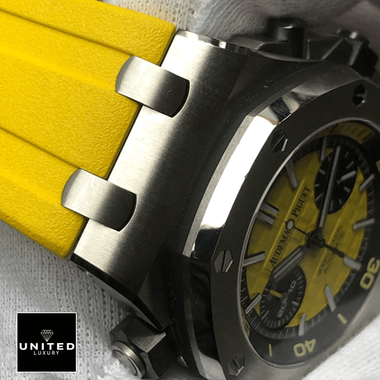 Audemars Piguet Diver Replica 3 Audemars Piguet Royal Oak Yellow Rubber Bracelet Replica side view