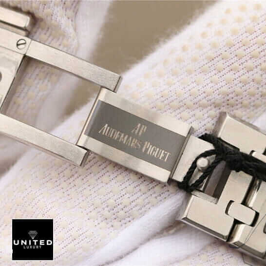 Audemars Piguet Royal Oak Chronograph 26320ST.OO.1220ST.01 Replica 3 Audemars Piguet Royal Oak Stainless Steel Bracelet Replica opened steel clasp