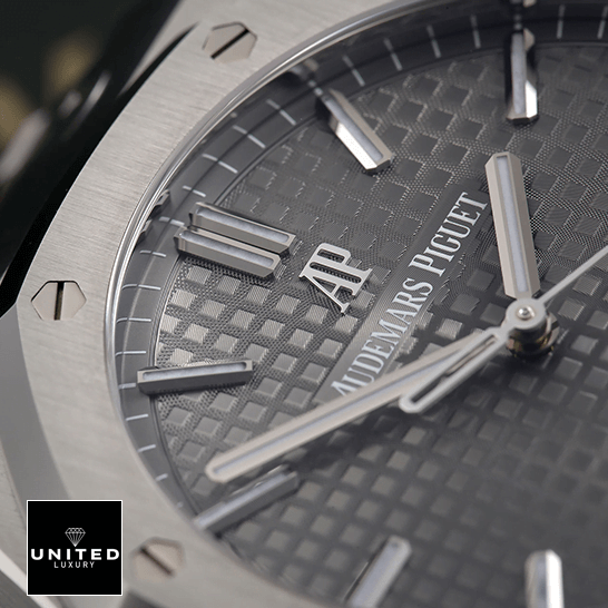 Audemars Piguet Royal Oak 15500ST.OO.1220ST.02 Replica 4 Audemars Piguet Royal Oak 15500ST.OO_.1220ST.02 Grey Dial Replica close analog view